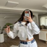 KAPÜŞONLU KOL BİYE KISA FERMUARLI SWEAT - GRİ