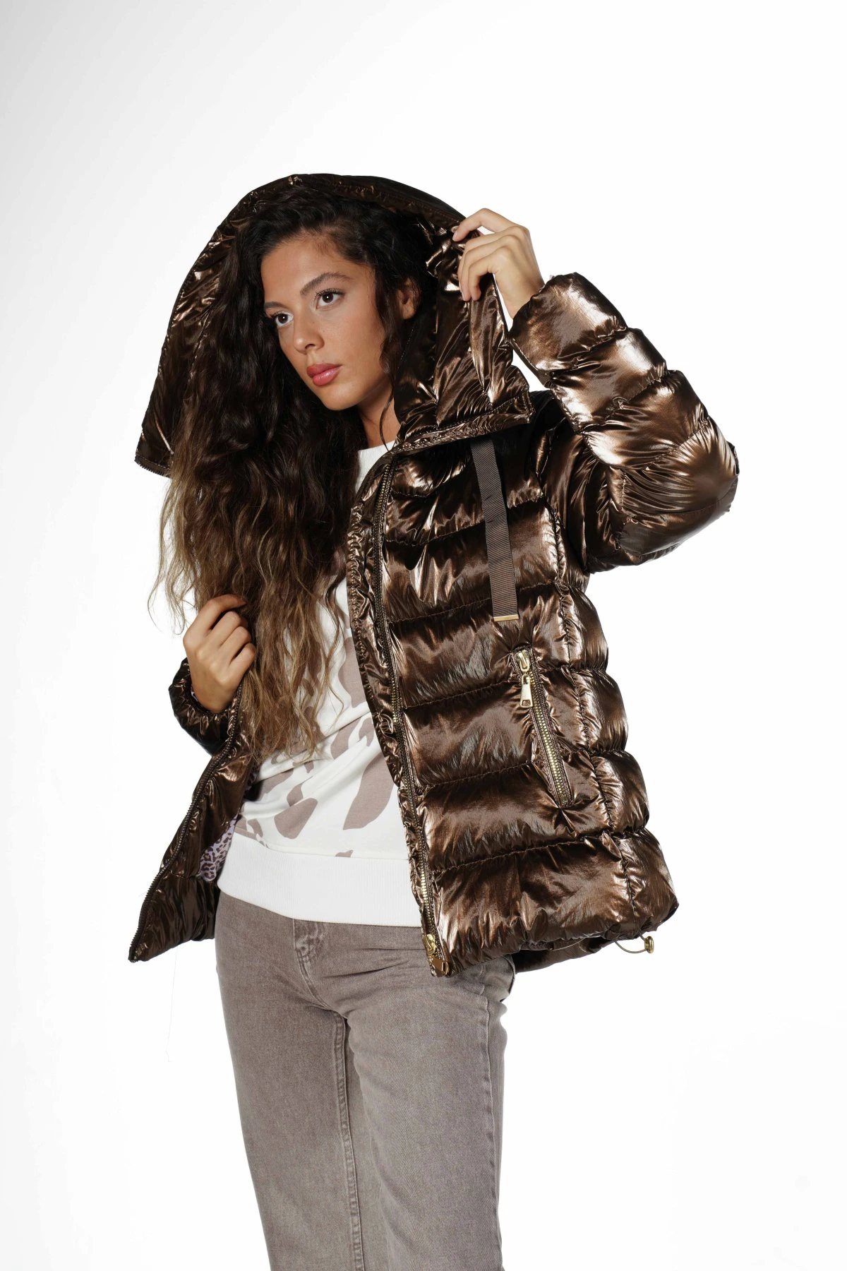 KAPÜŞONLU PARLAK ASTARI DESENLİ ALT BÜZGÜ MONT - KAHVE - Görsel 1