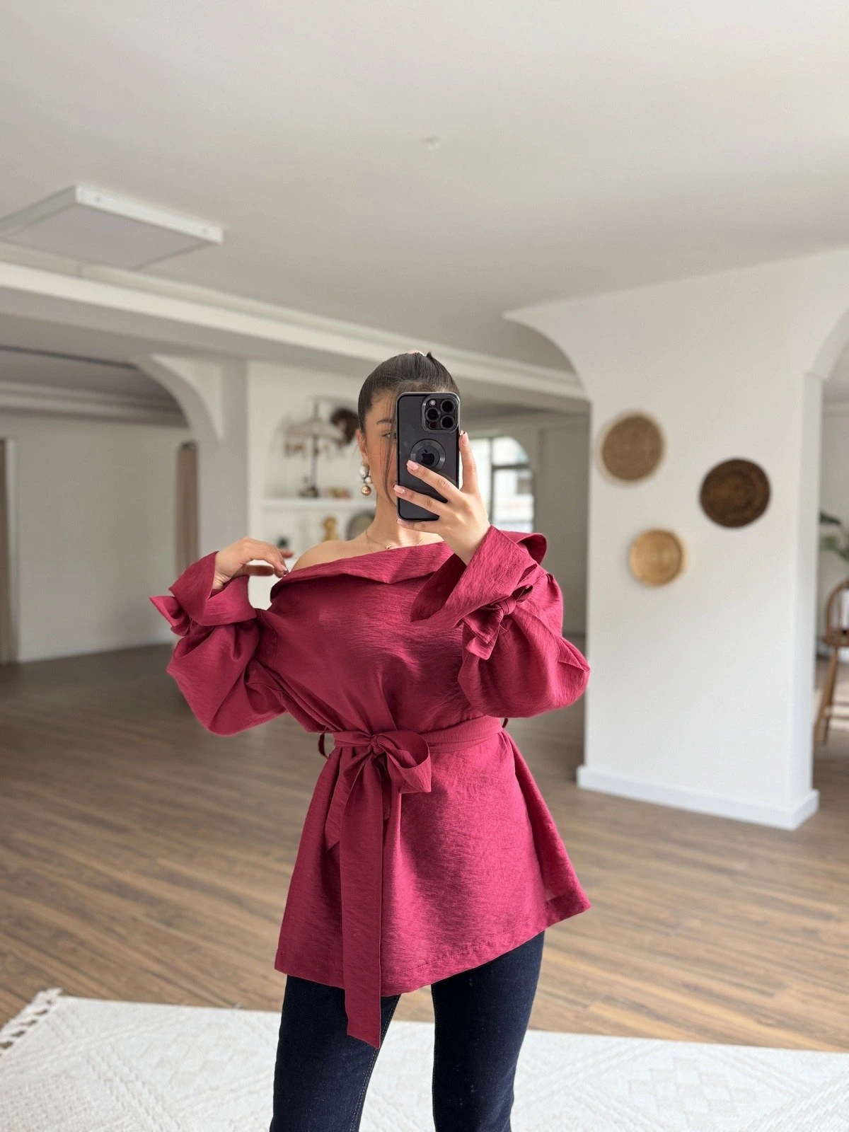 KAT YAKA DÜŞÜK OMUZ KOL BAĞ DETAY TİRİL İNCE BLUZ - BORDO - Görsel 1