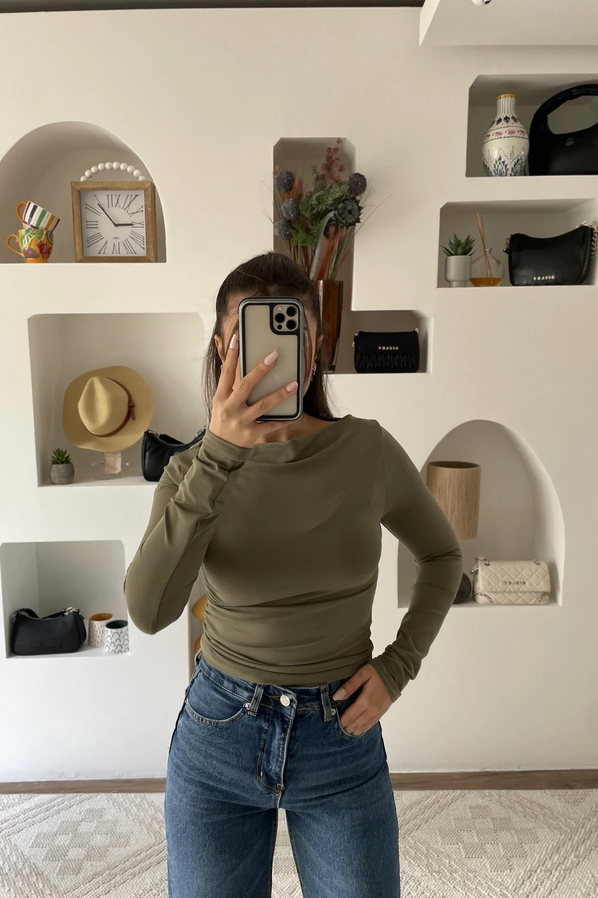 KAYIK YAKA ASİMETRİK YAN BÜZGÜ BLUZ - HAKİ - Görsel 1