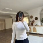 KAYIK YAKA YAN BÜZGÜLÜ UZUN KOL BLUZ - BEYAZ