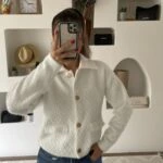 KENDİNDEN DOKULU YUMOŞ DÜĞMELİ CEP GÖRÜNÜM YAKALI HIRKA - EKRU