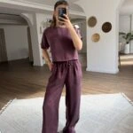 KISA KOL BLUZ BEL LASTİK PANTOLON PARLAK DOKU TAKIM - BORDO