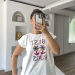 KOL DİKİŞ DETAY RENKLİ BEST BASKI PAMUK TİŞÖRT - EKRU