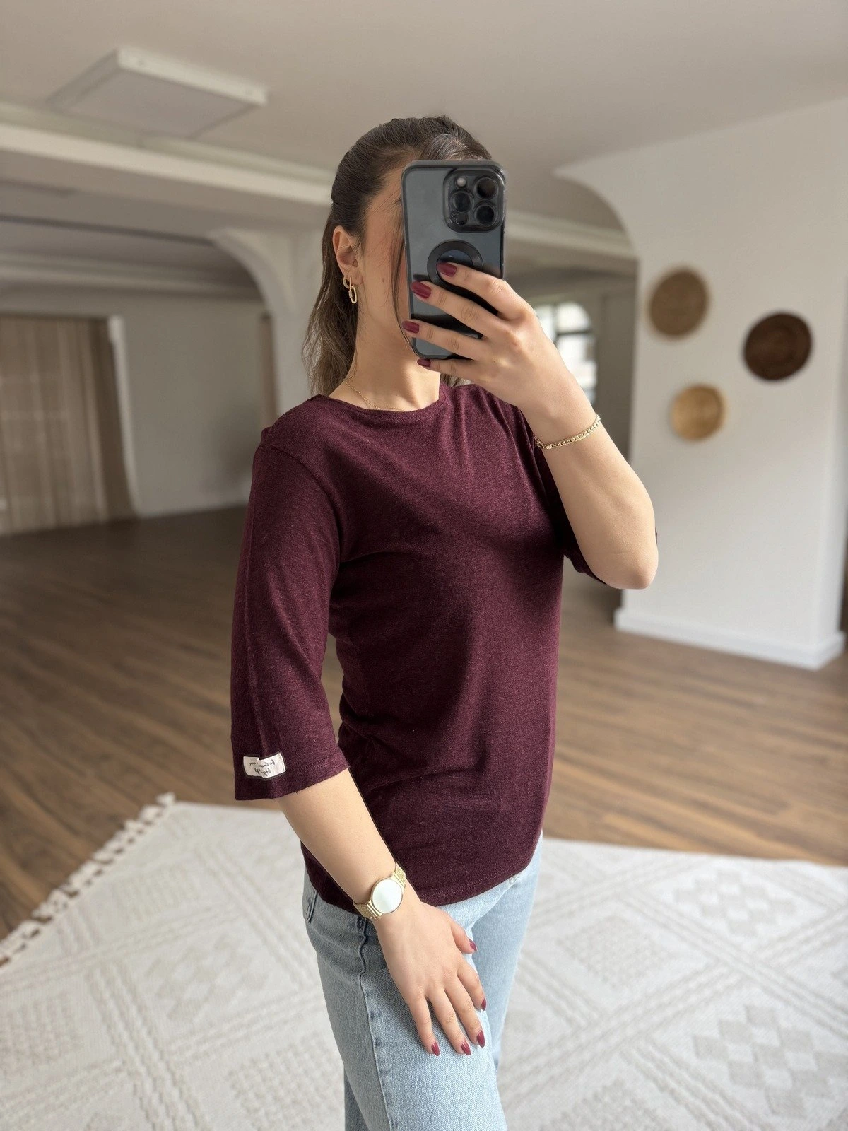 KOL ETİKET DETAY BİSİKLET YAKA DOKULU KETEN TİŞÖRT - BORDO - Görsel 1