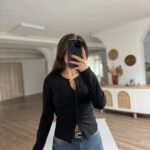 KÜÇÜK SIRA DÜĞME DETAY YAN BÜZGÜ VİSKON BLUZ - SİYAH