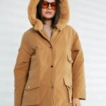 KÜRK KAPÜŞONLU BEL AYARLI ÇOK CEPLİ VİSKON MONT - CAMEL