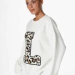 L LEOPAR HARFLİ BİSİKLET YAKA SALAŞ SWEAT - EKRU