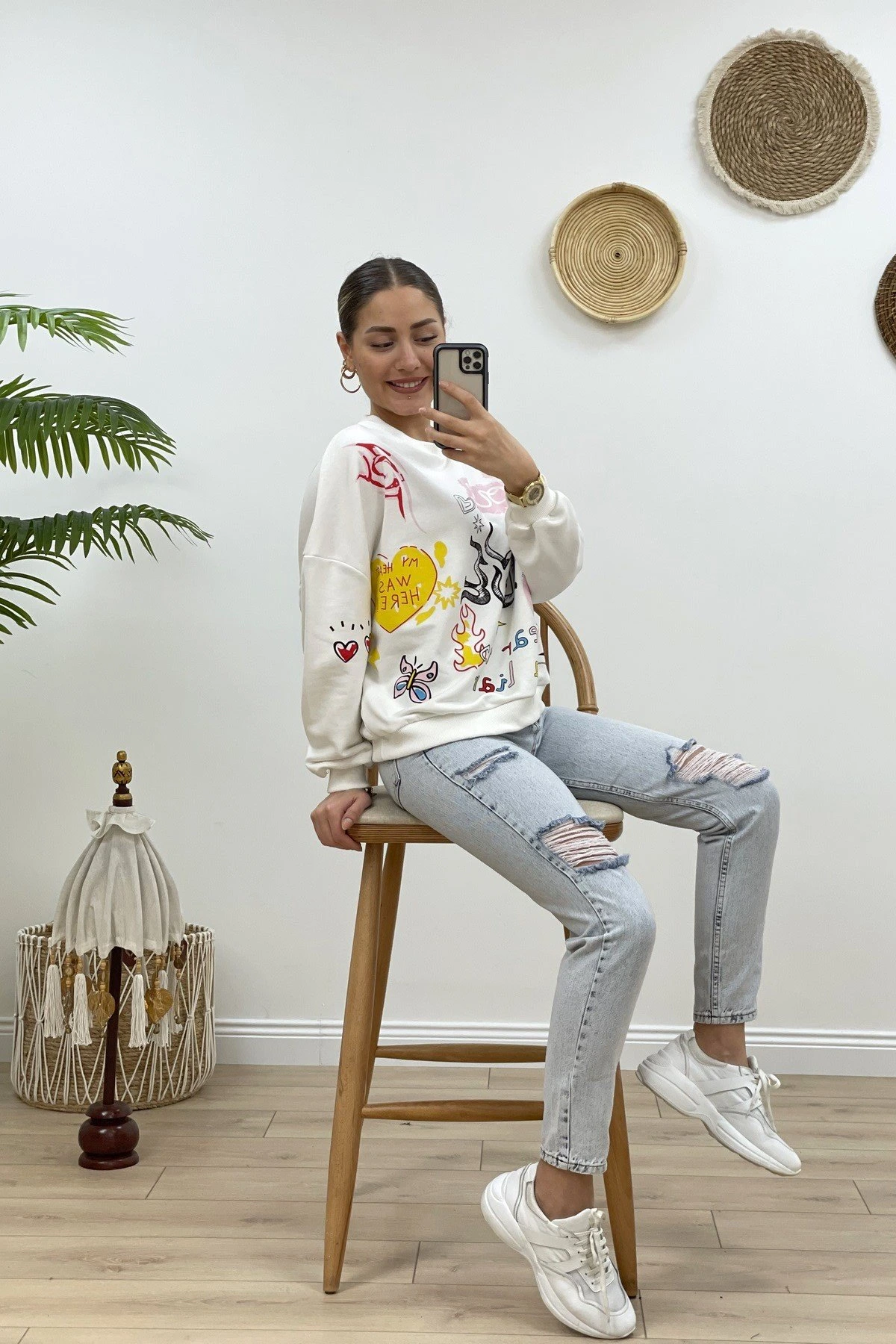 LAZERLİ YIRTIKLI MOM JEAN - BUZ MAVİ - Görsel 1