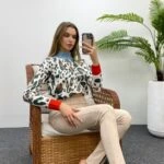 LEOPAR KOL UCU VE BOĞAZ RENKLİ KAZAK - EKRU