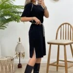 MİDİ BOY YAN YIRTMAÇ BİYELİ ELBİSE - SİYAH