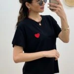 MİNİK KALP DETAY TİŞÖRT - SİYAH