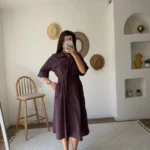 ÖN FERMUARLI ARKA BEL LASTİK KUŞAKLI PAMUK ELBİSE - MOR