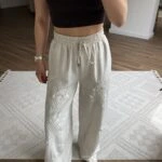 NAKIŞ İŞLEME İNCİ DETAY CEPLİ VİSKON KETEN PANTOLON - NATUREL