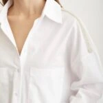 OMUZ BONCUK DETAY ÇİFT CEP PAMUK SALAŞ GÖMLEK - BEYAZ