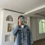 OMUZ TAŞ BASKI ARKA YILDIZ DORİKA YIRTIKLI JEAN GÖMLEK - AÇIK MAVİ