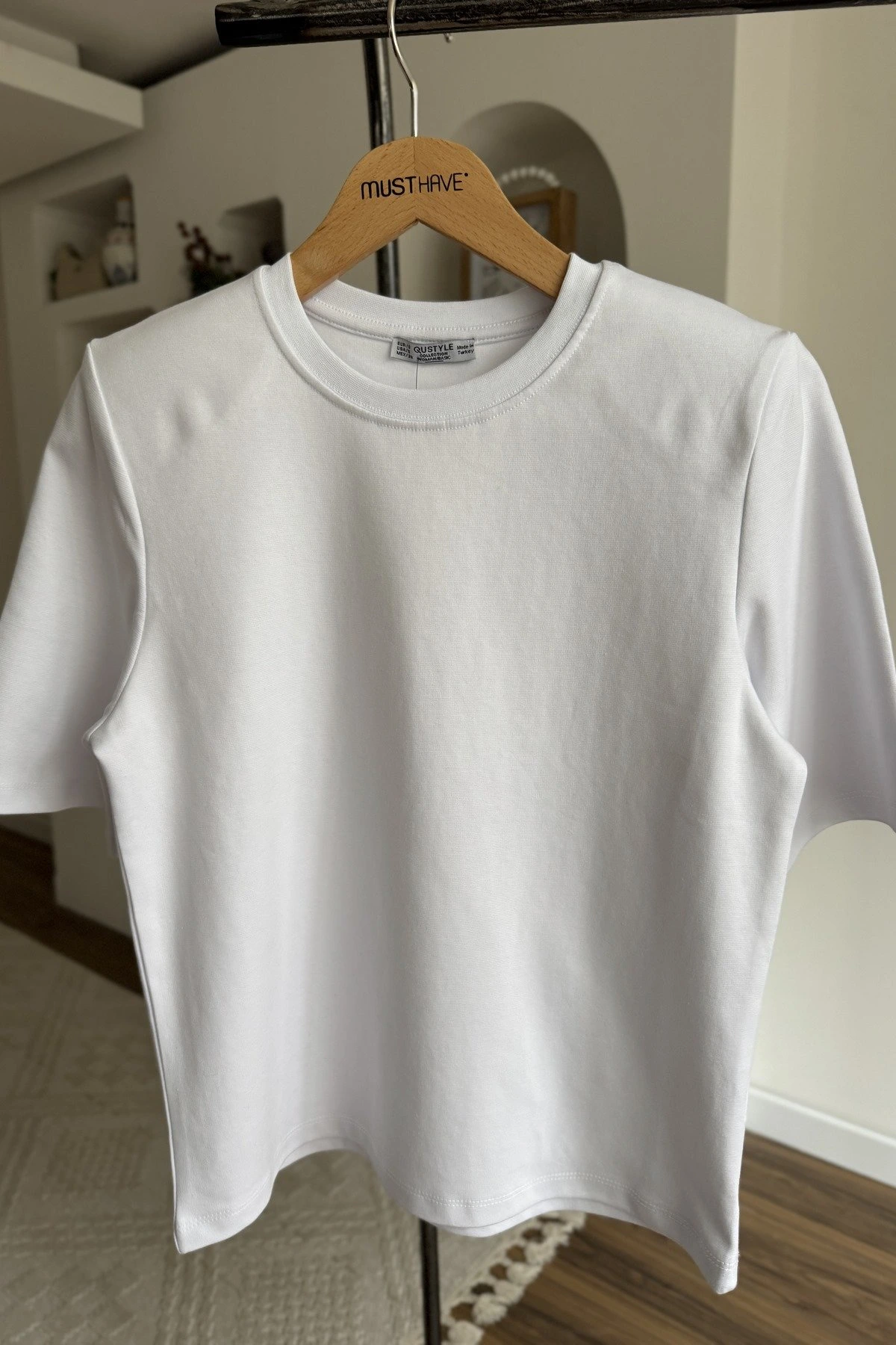 OMUZ VATKALI KISA KOL PAMUK TİŞÖRT - BEYAZ - Görsel 1