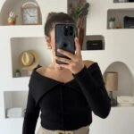 OMUZLARI AÇIK DÜĞMELİ PAMUK KISA BLUZ - SİYAH