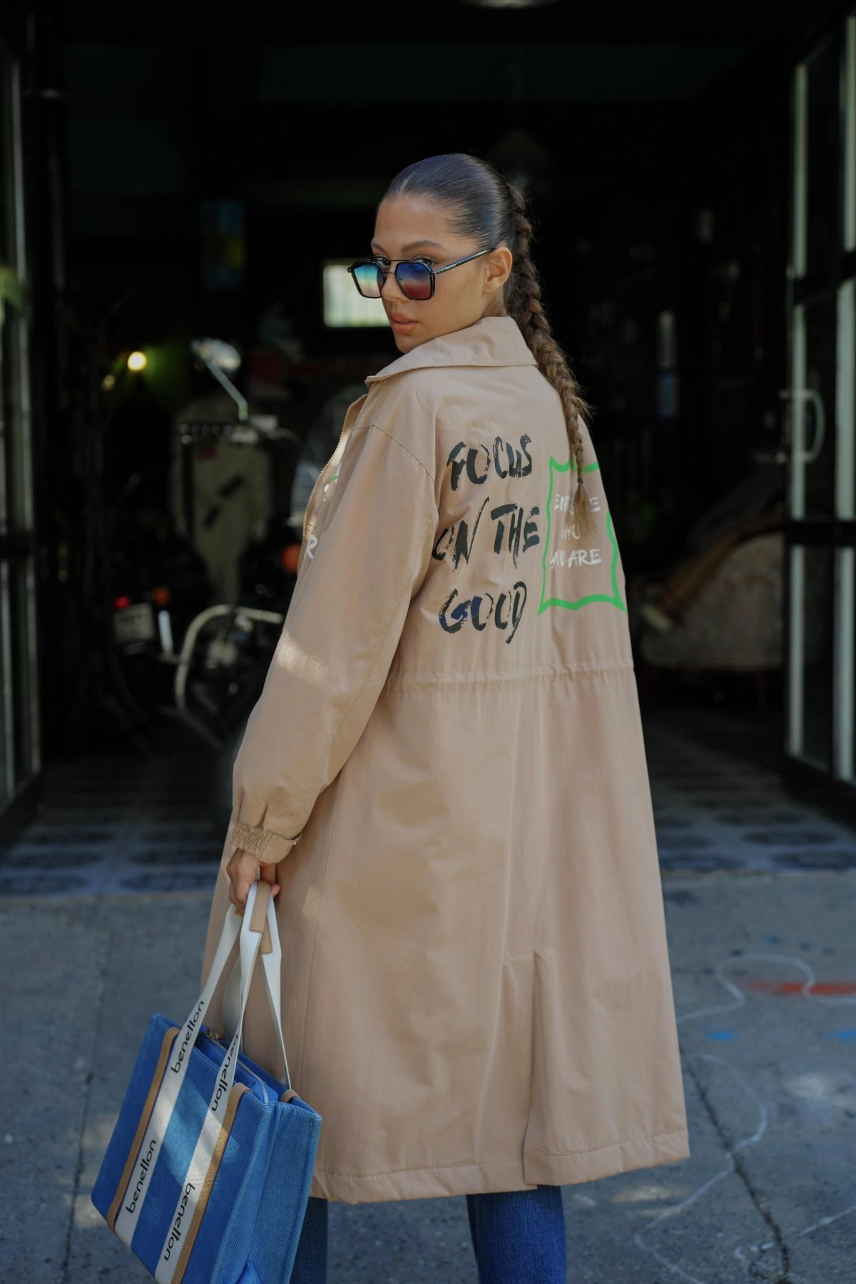 ÖN ARKA BASKILI İÇİ DOLGULU BEL BÜZGÜLÜ TRENÇ - A.CAMEL - Görsel 1