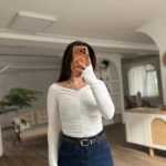 ÖN ARKA BÜZGÜ PARMAK GEÇME OMUZ AÇIK BLUZ - EKRU