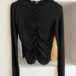 ÖN BÜZGÜLÜ KENAR DİKİŞSİZ VİSKON BLUZ - SİYAH