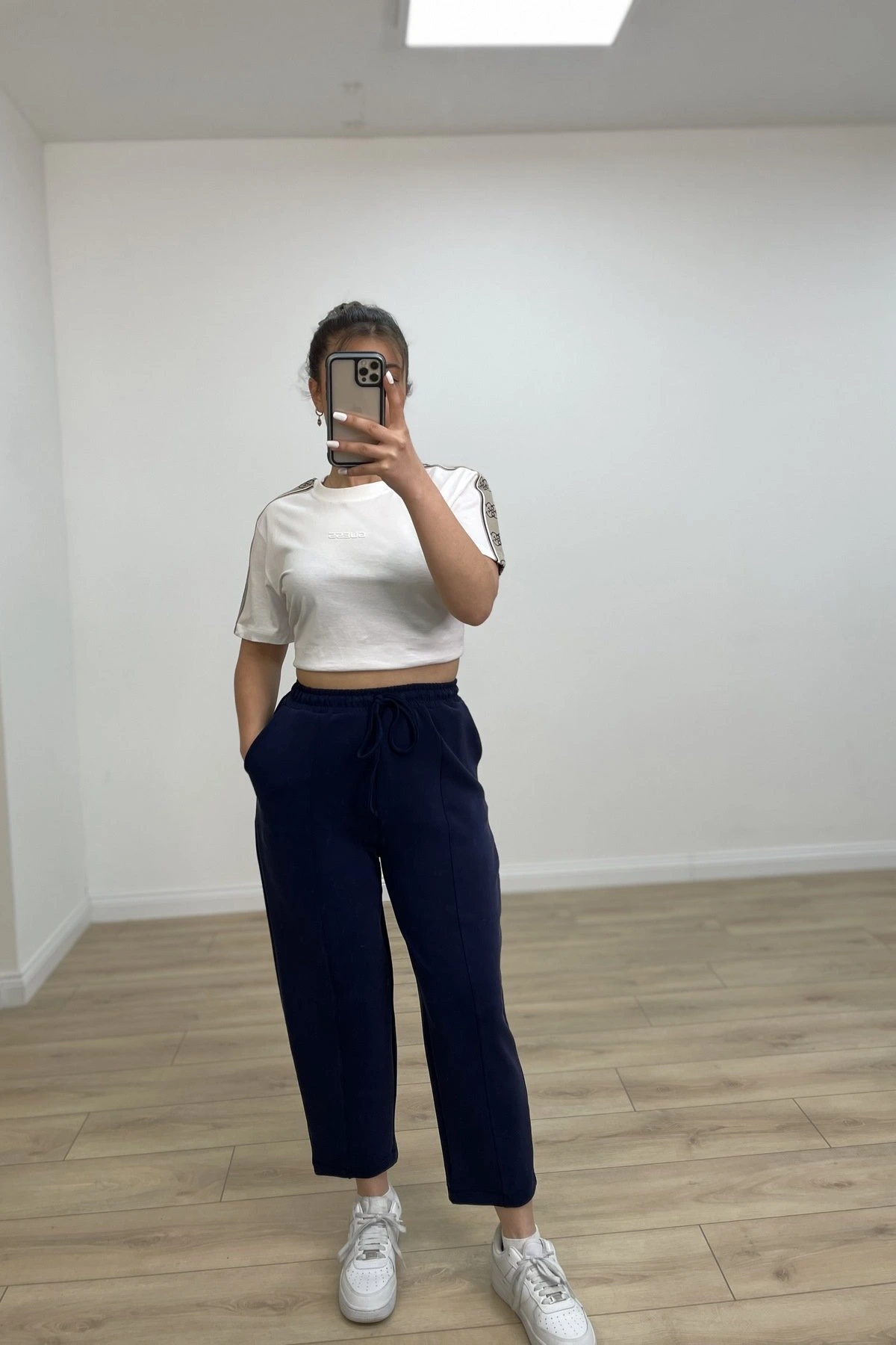 ÖN DİKİŞ CEPLİ BİLEK ÜSTÜ BALON MODAL EŞOFMAN - LACİVERT - Görsel 1