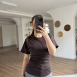 ÖN DİKİŞ DETAY YAN DRAPELİ PAMUK TİŞÖRT - KOYU KAHVE