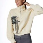 ÖRGÜ İP DETAY FERMUARLI GENİŞ YAKA KISA SWEAT - AÇIK BEJ