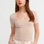 OVAL YAKA VİSKON LİKRALI BASİC TİŞÖRT - BEJ