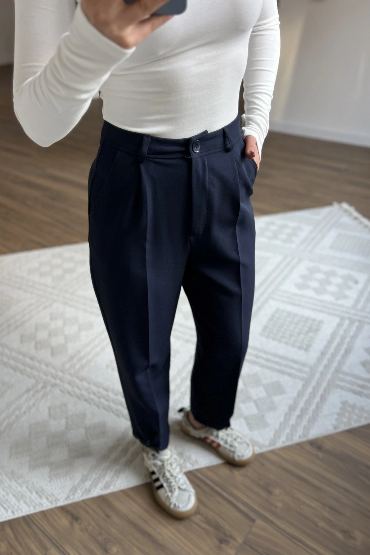 PAÇA DÜĞME DETAY PAMUK HAVUÇ MODEL KUMAŞ PANTOLON - LACİVERT - Görsel 1