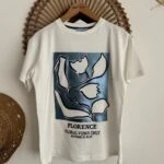 PARLAK BASKI ÇİÇEK NAKIŞ FLORANSE YAZILI PAMUK TİŞÖRT - EKRU