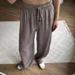 PARLAK ÇİZGİ DOKU İPEK VİSKON RAHAT PANTOLON - VİZON