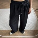 PARLAK ÇİZGİ DOKU İPEK VİSKON RAHAT PANTOLON - SİYAH