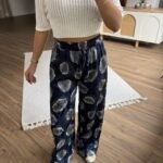 PİRAMİT DESEN BEL LASTİK CEPLİ VİSKON SATEN PANTOLON - LACİVERT