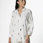 RENKLİ KADIN FİGÜR BASKI PAMUK GÖMLEK - EKRU