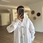RENKLİ KUŞ NAKIŞ SALAŞ PAMUK GÖMLEK - BEYAZ
