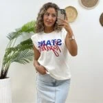 RENKLİ NAKIŞ VE BASKILI VATKALI TİŞÖRT - EKRU