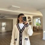 RENKLİ ŞERİT DETAY CEPLİ V YAKA HIRKA - KREM