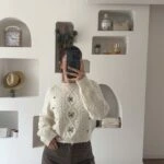 RENKLİ TAŞ DİKİM BİSİKLET YAKA KAZAK - EKRU