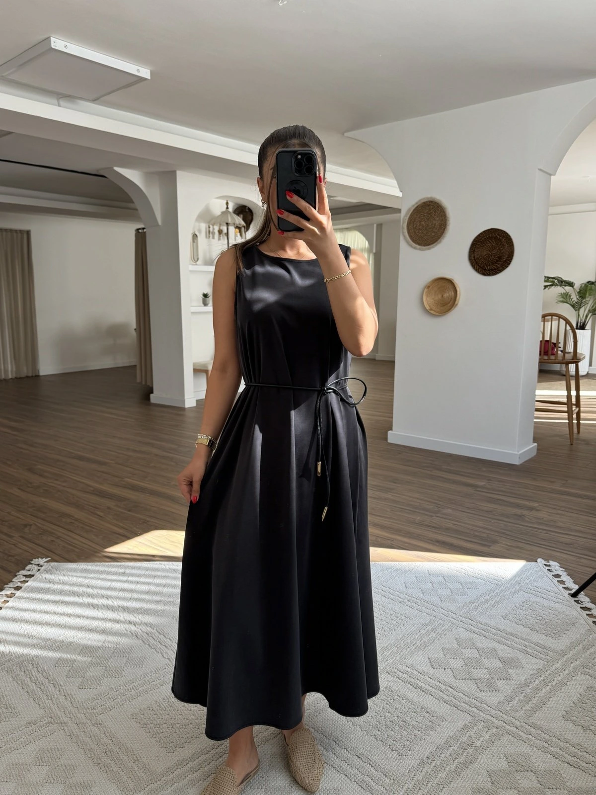 SIFIR KOL MIKNATIS KEMER MODAL PAMUK MAKSİ ELBİSE - SİYAH - Görsel 1