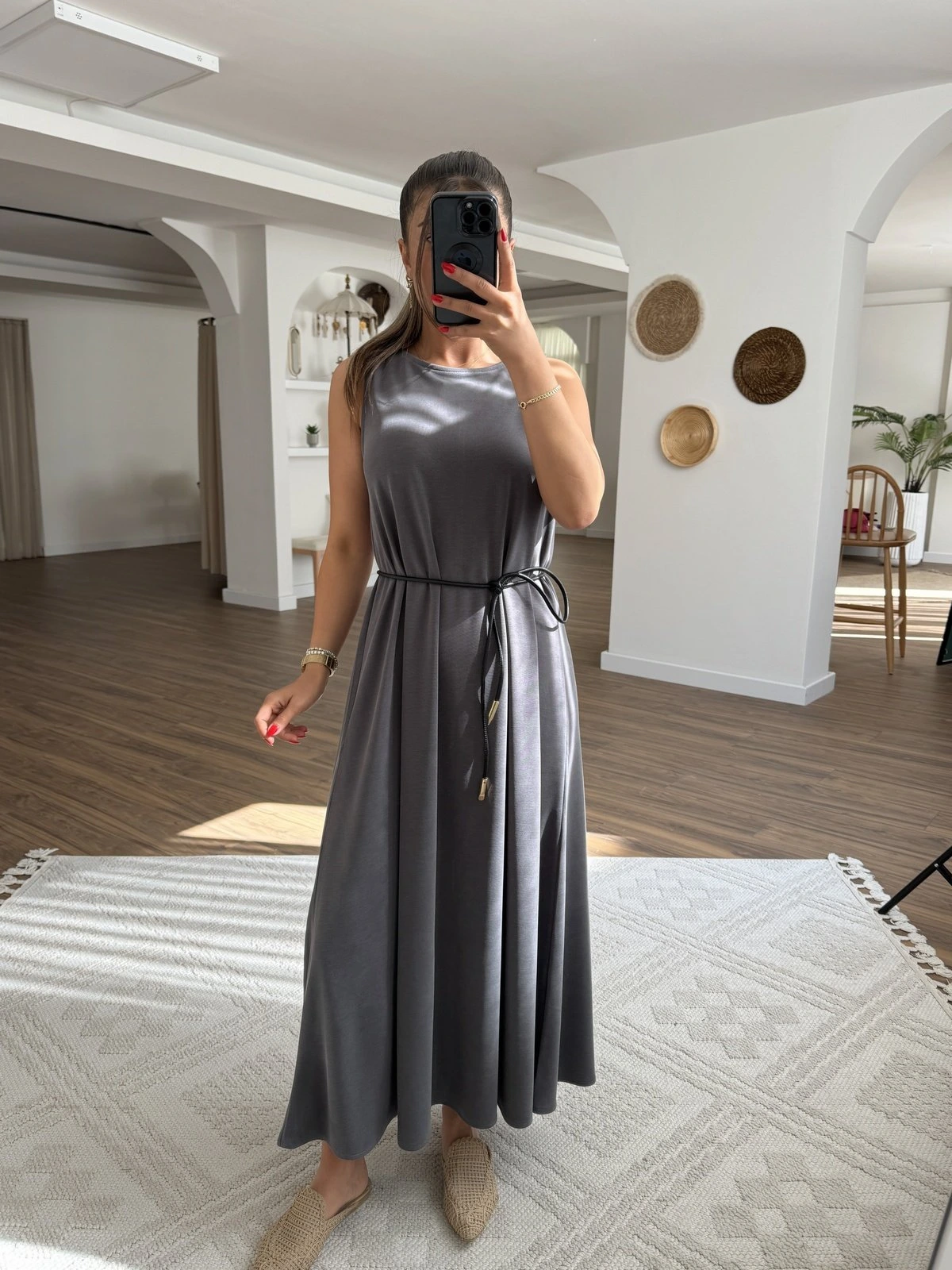 SIFIR KOL MIKNATIS KEMER MODAL PAMUK MAKSİ ELBİSE - GRİ - Görsel 1