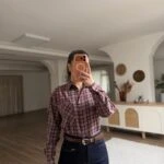 SIK ÇİZGİ TEK CEP ETEĞİ PÜSKÜL PAMUK GÖMLEK - BORDO