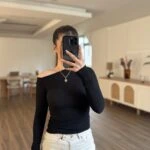 TEK OMUZ ASİMETRİ FİTİLLİ LİRALI BLUZ - SİYAH