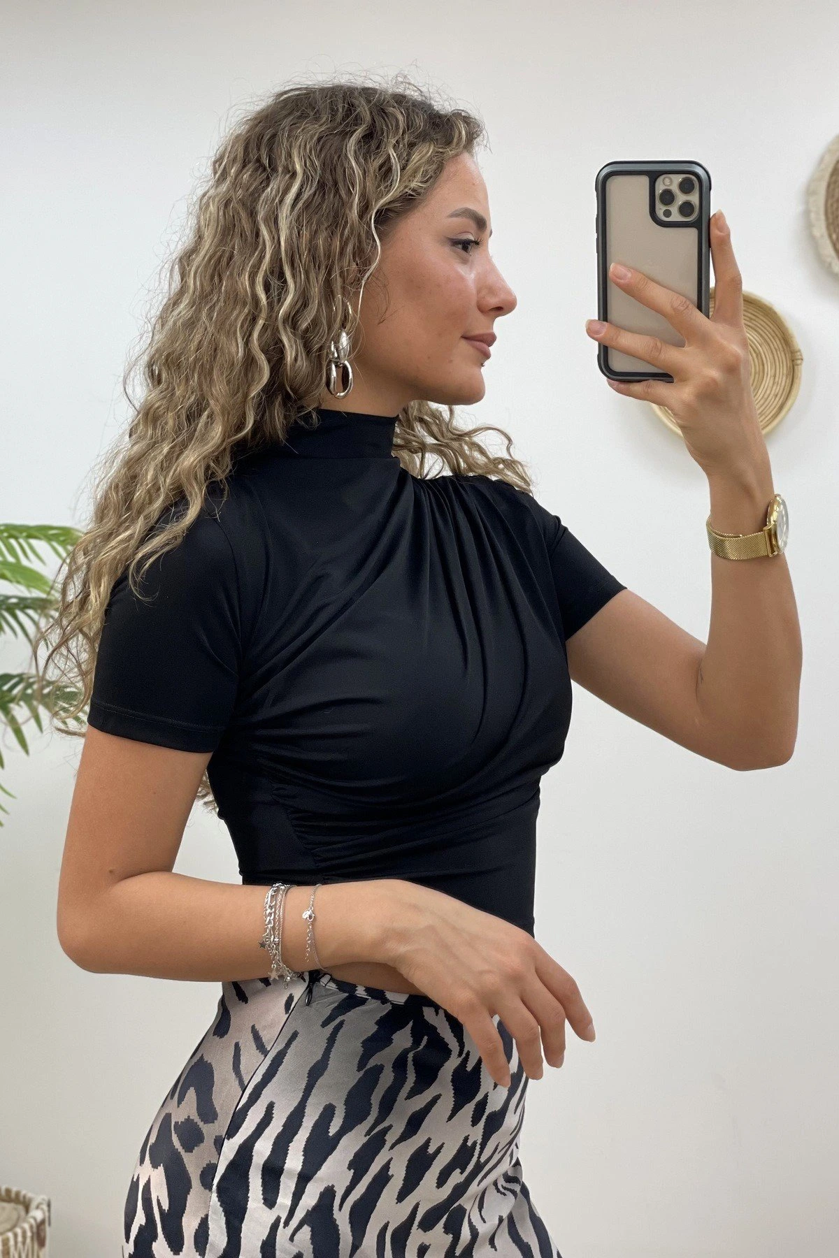 TEK OMUZ BÜZGÜ CROP BLUZ - SİYAH - Görsel 1