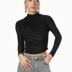 TEK OMUZ YAN BÜZGÜ DİK YAKA CROP BLUZ - SİYAH