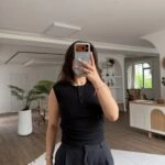 TEK YAN BÜZGÜ DÜĞMELİ KOLSUZ ATLET - SİYAH