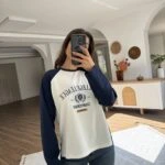 UZUN KOL ÇİFT RENK COLLEGE YAZI BASKI PAMUK TİŞÖRT - EKRU