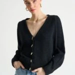 V YAKA DÜĞME DETAY HIRKA - SİYAH