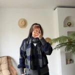 V YAKA DÜĞMELİ ATKILI ÇİZGİLİ HIRKA - LACİVERT