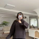 V YAKA ETEĞİ DANTEL SALAŞ KAZAK - KAHVE